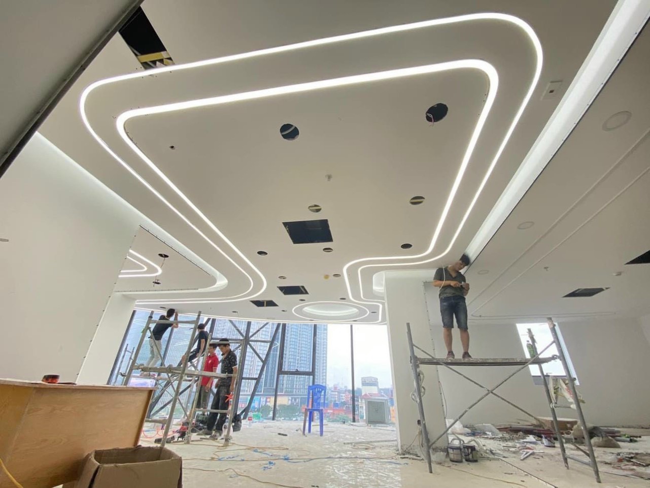 Đơn vị thi công mẫu đèn nhôm tạo hình theo yêu cầu tại Tp. Hồ Chí Minh ?